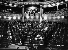 Auftakt in Weimar: 1919 beraten die Abgeordneten im Nationaltheater über eine Verfassung für die junge Republik