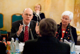 Parlamentspräsidenten im Dialog: Norbert Lammert und Gerda Hasselfeldt im Gespräch mit Bronislaw Komorowski (im Vordergrund)