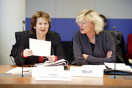 Thea Dückert (li.) und Margareta Wolf