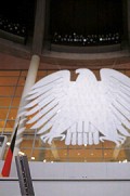 Bild: Rednerpult im Bundestag