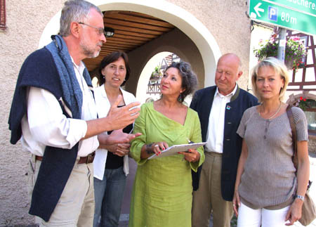 Im Gespräch mit der Bürgerinitiative gegen Elektrosmog: (von links) Bernhard Allgeier, Gabi Schäfer, Renate Gradistanac, Hans Lambacher und Stadträtin Monika Schwarz. Foto: SPD