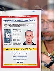 Versuchter Kofferbombenanschlag von Köln: Fahndungsplakat.