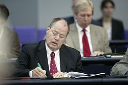 Bundesfinanzminister Peer Steinbrück (SPD) 14.06.2007, Klick vergrößert Foto