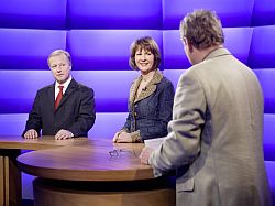 von links: Peter Weiss (CDU/CSU) und Brigitte Pothmer (BÜNDNIS 90/DIE GRÜNEN) und Moderator Sönke Petersen