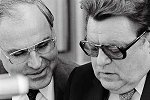 1980: Helmut Kohl (l.), Ministerpräsident von Rheinland-Pfalz, im Gespräch mit Franz-Josef Strauß, Ministerpräsident Bayerns.