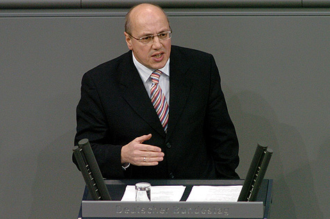 Kurt Bodewig (SPD) hält eine Rede vor dem Plenum