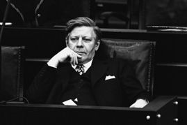 Regieren auf Augenhöhe: Helmut Schmidt im Bonner Bundestag