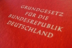 Foto: Bucheinband einer Ausgabe des Grundgesetzes