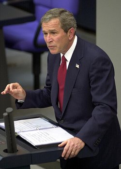 George W. Bush, Klick vergrößert Bild