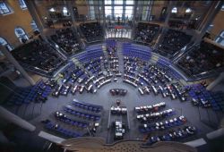 Senkrechter Blick ins Plenum, Klick vergrößert Bild