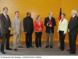 Übergabe des Tätigkeitsberichts 2008 an den Bundestagspräsidenten