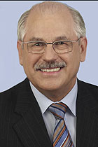 Portraitfoto Dr. Horst Schnellhardt