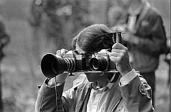 Hobbyfotografen mit seiner Aufnahmetechnik von zwei gekoppelten Paktica-Kameras