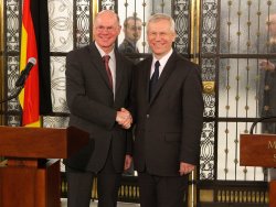 Bundestagspräsident Dr. Norbert Lammert (links) und der polnische Parlamentspräsident Sejmmarschall Marek Jurek