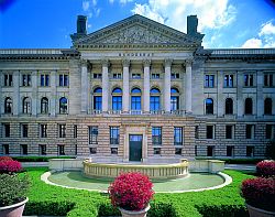 Außenaufnahmen vom Gebäude des Bundesrates in Berlin