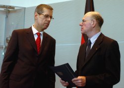 Wehrbeauftragter Reinhold Robbe (links) und Bundestagspräsidnet Dr. Norbert Lammert