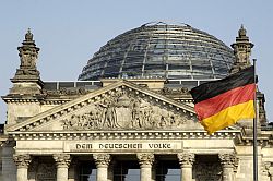 Blick auf das Reichstagsgebäude, Klick vergrößert Bild