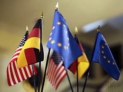 USA, Deutschland und Europa Fahnen, Klick vergrößert Bild