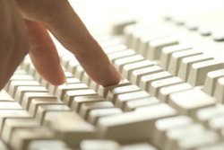Finger auf einer Tastatur