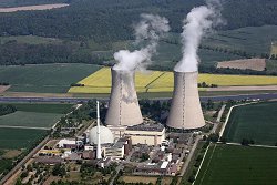 Luftbild des Kernkraftwerks Grohnde an der Weser, 2007