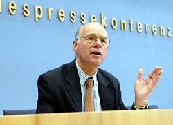 16.09.2008 Bundestagspräsident Norbert Lammert in der Bundespressekonferenz, Klick vergrößert Bild