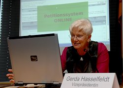 Vizepräsidentin Gerda Hasselfeldt (CDU/CSU) schaltet am 13.10.2008 Online-Petitionen frei, Klick vergrößert Bild