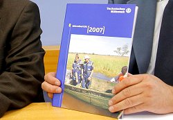 Jahresberichte 2007 der Hilfsorganisationen THW, Klick vergrößert Bild