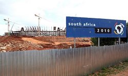 Baustelle des Eroeffnungs-und Finalstadions in Südafrika 2010 , Klick vergrößert Bild