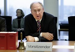 Andreas Schmidt (CDU/CSU), Vorsitzender des Rechtsausschusses, Klick vergrößert Bild