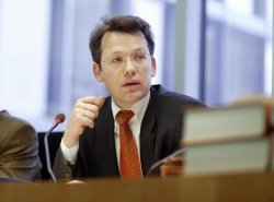 Otto Fricke (FDP) leitet eine Sitzung des Haushaltsausschusses