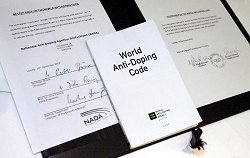 Unterlagen des Vertrages zwischen dem Nationalen Olympischen Komitee (NOK) und der Nationalen Antidoping Agentur, zum Welt-Antidoping-Code, Klick vergrößert Bild