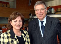Marlene Mortler (CDU/CSU), li., und Dr. Peter Danckert (SPD), Klick vergrößert Bild