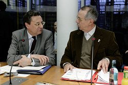 Hans-Joachim Otto (FDP) und mit dem Direktor der Berlinale, Dieter Kosslick, Klick vergrößert Bild
