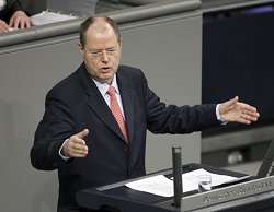 Bundesfinanzminister Peer Steinbrück (SPD), Klick vergrößert Bild
