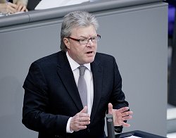 Dr. Hans-Ulrich Krüger, SPD am Rednerpult