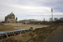 Areal am Berliner Schlossplatz, Klick vergrößert Bild