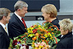 Bundeskanzlerin Angela Merkel gratuliert dem Bundespäsidenten Horst Köhler.