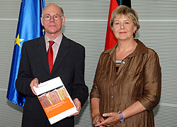 Marianne Birthler und Bundestagspräsident Prof. Dr. Norbert Lammert, Klick vergrößert Bild