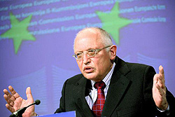 EU-Kommissiar Günter Verheugen, Klick vergrößert Bild
