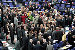Namentliche Abstimmung im Plenum, Klick vergrößert Bild