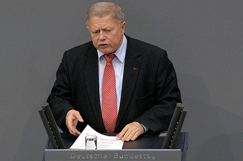 Dr. Klaus W. Lippold (CDU/CSU) während seiner Rede vor dem Plenum zum Straßenbaubericht 2007