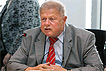 Der Vorsitzende des Ausschusses für Verkehr, Bau und Stadtentwicklung, Dr. Klaus W. Lippold (CDU/CSU), eröffnet am 1. Juli 2009 die öffentliche Sitzung des Ausschusses.