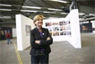 Dr. Eva Högl in einer Ausstellung.