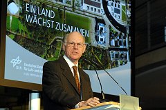 Bundestagspräsident Lammert hält Eröffnungsrede