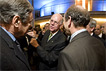 Bundestagspräsident Norbert Lammert inmitten der Gäste