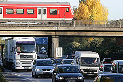 Autobahn und S-Bahn