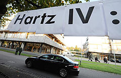 Banner mit Aufschift "HARTZ IV"
