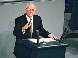 Michail Gorbatschow während seiner Rede vor dem Deutschen Bundestag, Klick vergrößert Bild