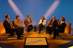 v.l.: Michael Brand, CDU/CSU, Elke Reinke, Die Linke., Moderator Sönke Petersen, Marina Schuster, FDP, Wolfgang Gunkel, SPD, Britta Haßelmann, Bündnis 90/Die Grünen