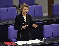 Bundesministerin Ursula von der Leyen am 9.04.2008, Klick vergrößert Bild